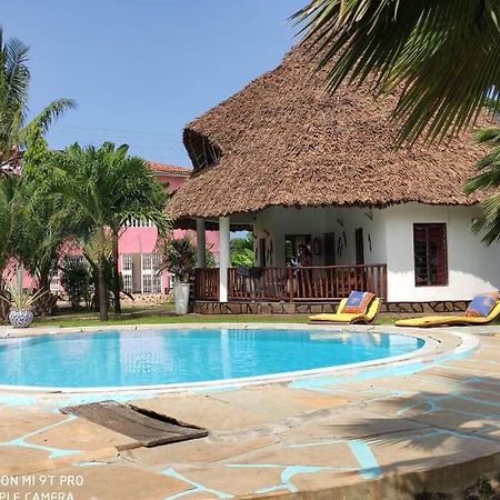 Dadida'S Pool Cottage Diani Beach Zewnętrze zdjęcie