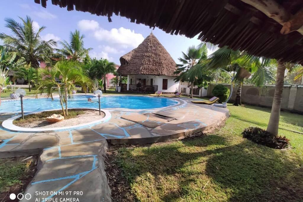 Dadida'S Pool Cottage Diani Beach Zewnętrze zdjęcie