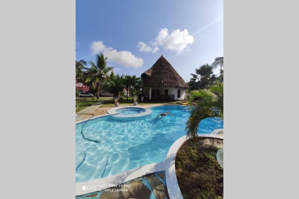 Dadida'S Pool Cottage Diani Beach Zewnętrze zdjęcie