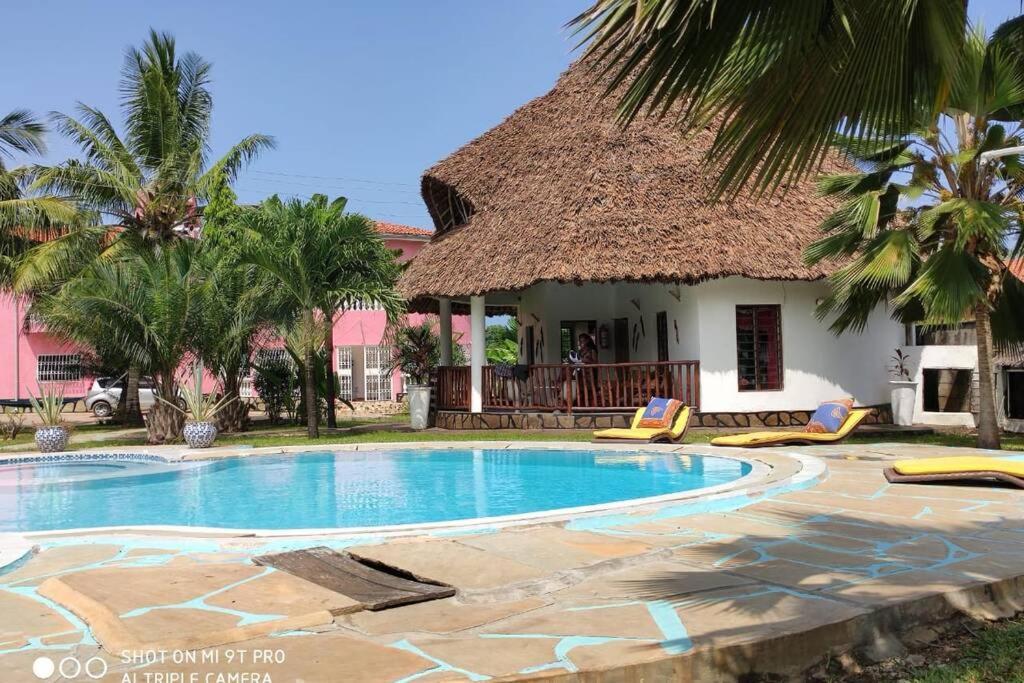 Dadida'S Pool Cottage Diani Beach Zewnętrze zdjęcie