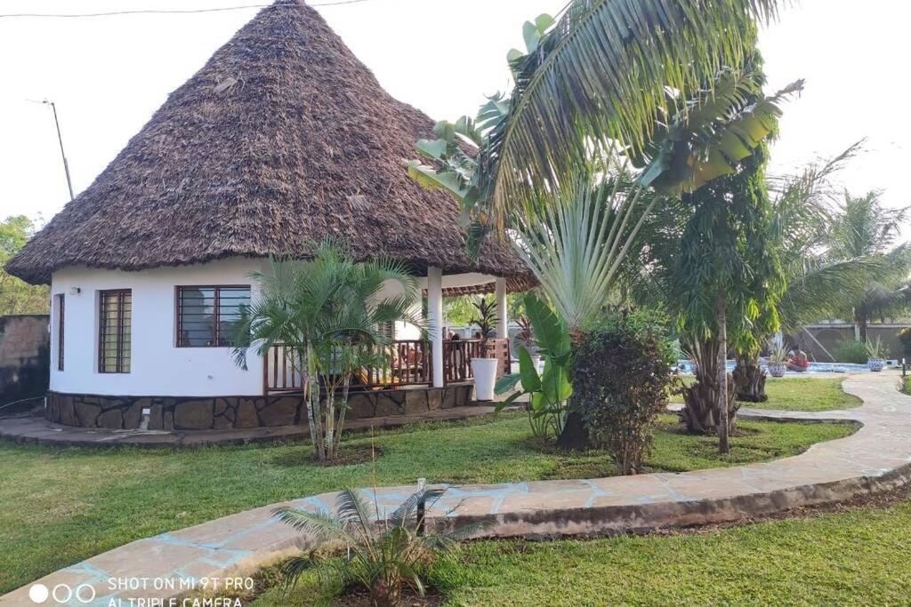 Dadida'S Pool Cottage Diani Beach Zewnętrze zdjęcie