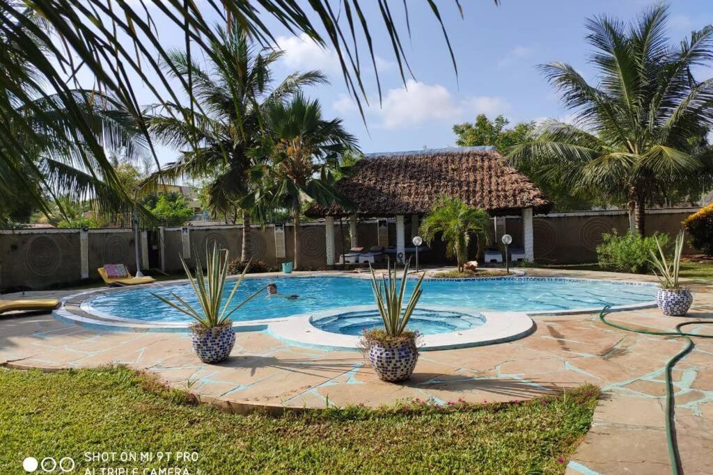 Dadida'S Pool Cottage Diani Beach Zewnętrze zdjęcie
